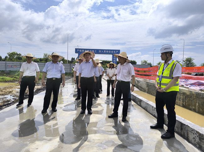 何朝建在项目现场。江家兵摄（修图）.jpg